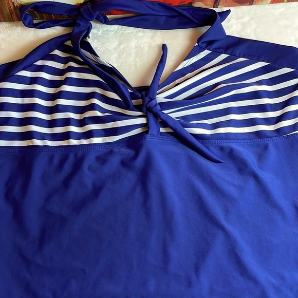 Halter swimsuit dress - Picture 2 of 5